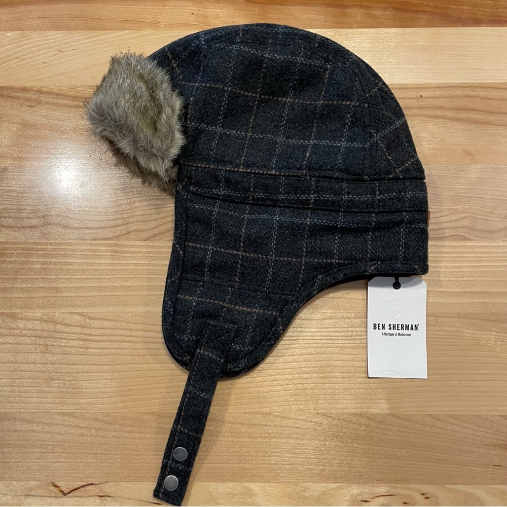 Ben Sherman trapper hat size s/m wool, lined, with artificial fur trim.